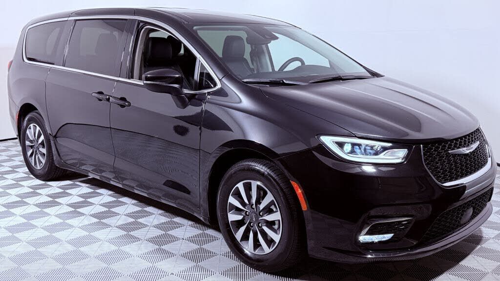 2023 CHRYSLER Pacifica