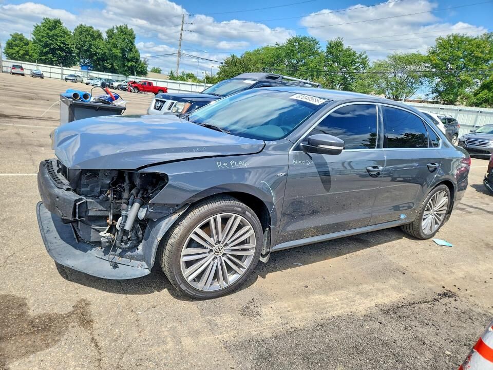2015 VOLKSWAGEN Passat