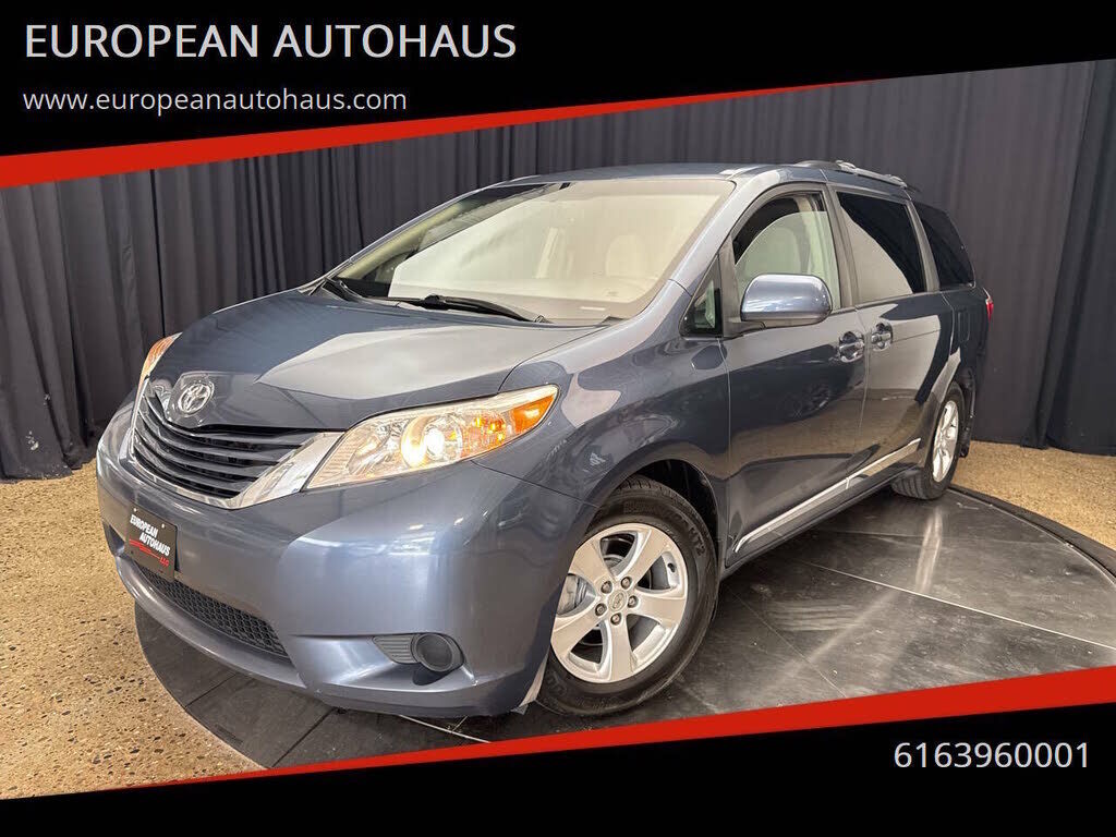 2016 TOYOTA Sienna