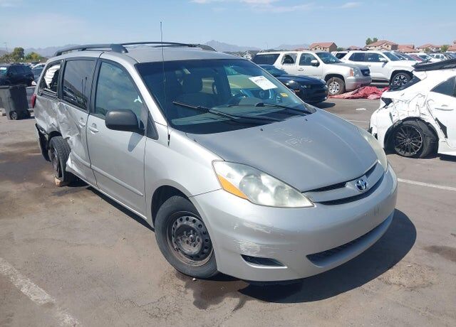 2010 TOYOTA Sienna
