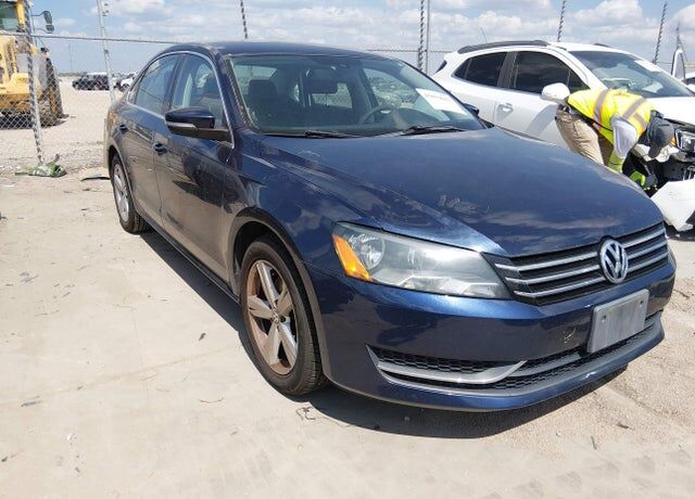 2013 VOLKSWAGEN Passat
