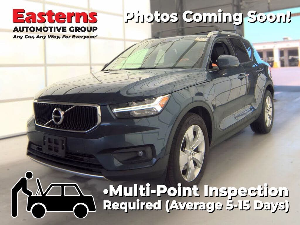 2021 VOLVO XC40