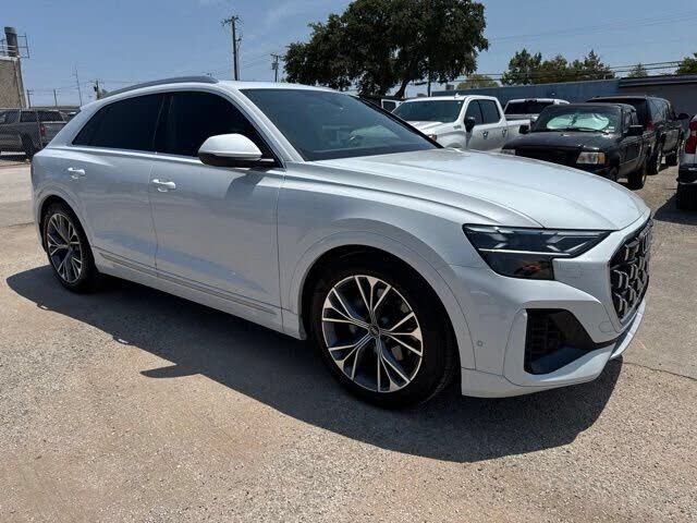 2024 AUDI Q8