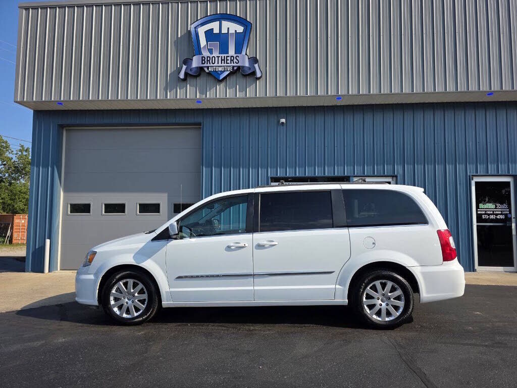 2015 CHRYSLER Town and Country