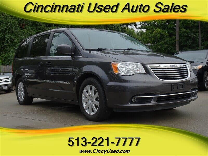 2016 CHRYSLER Town and Country