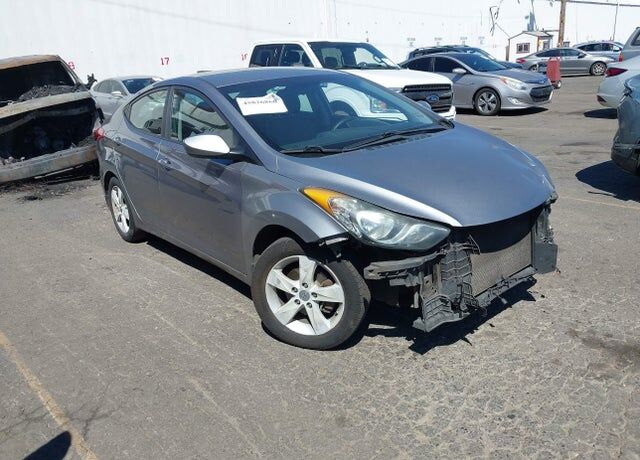 2013 HYUNDAI Elantra