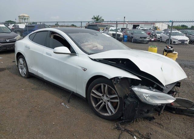 2015 TESLA Model S