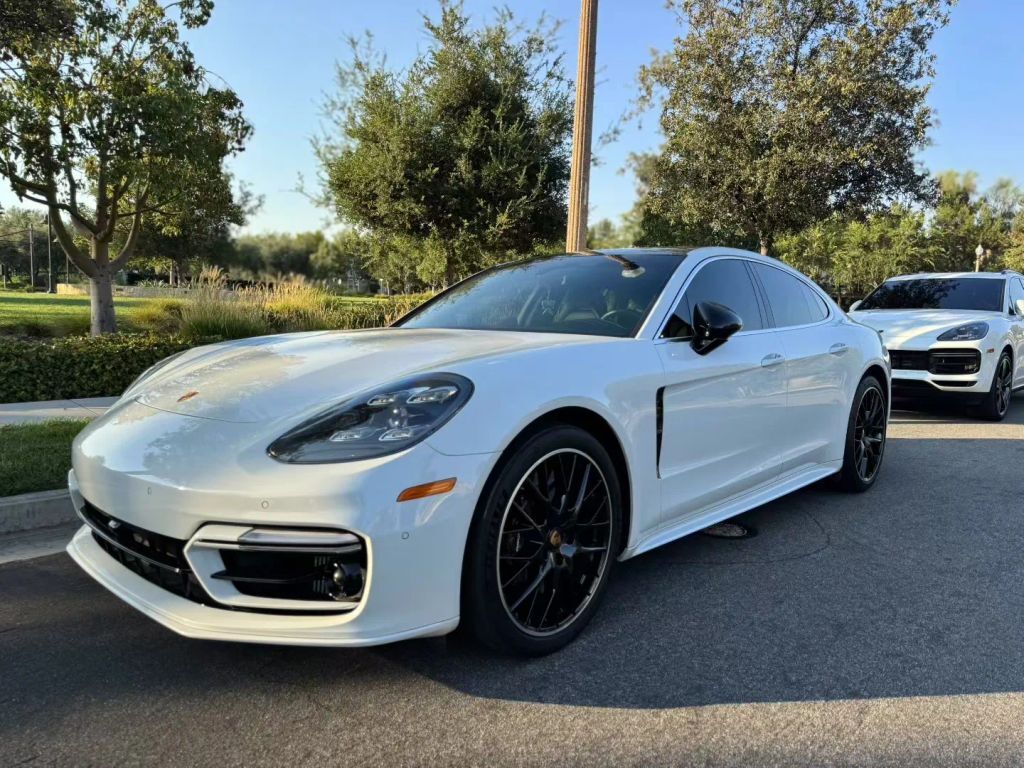 2022 PORSCHE Panamera