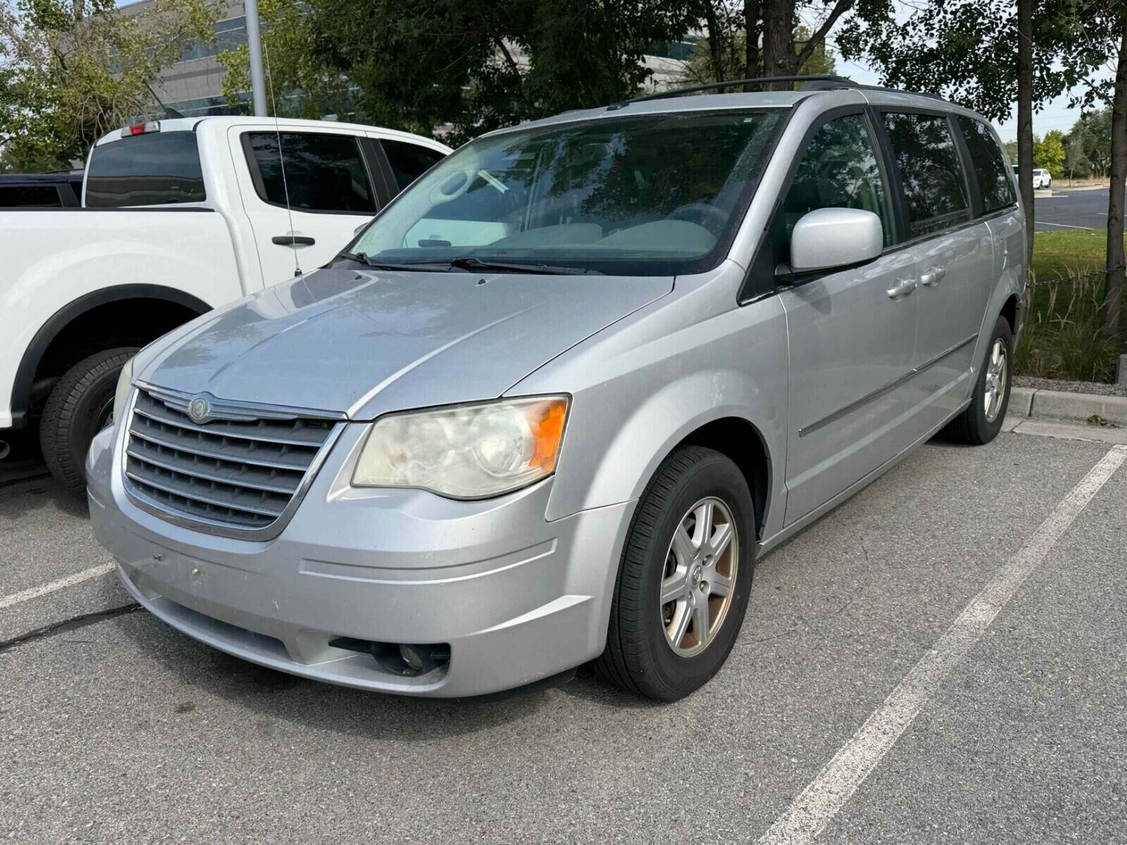 2010 CHRYSLER Town and Country