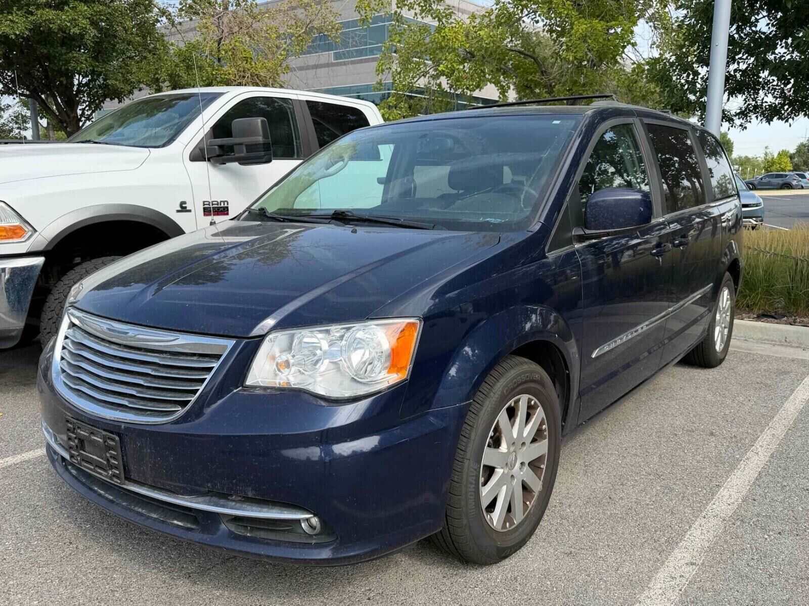 2015 CHRYSLER Town and Country