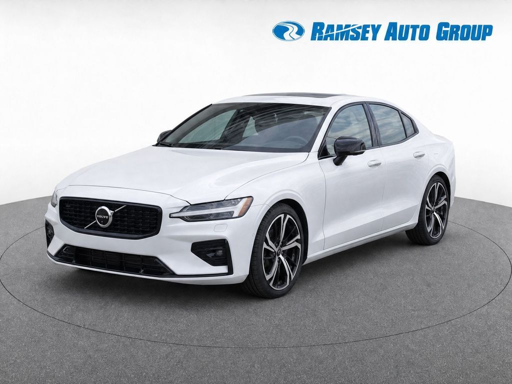 2024 VOLVO S60