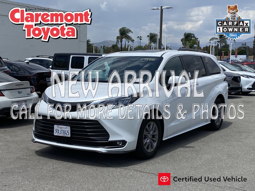2026 TOYOTA Sienna