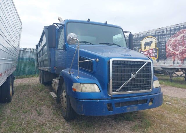 2006 VOLVO TRUCK VNM