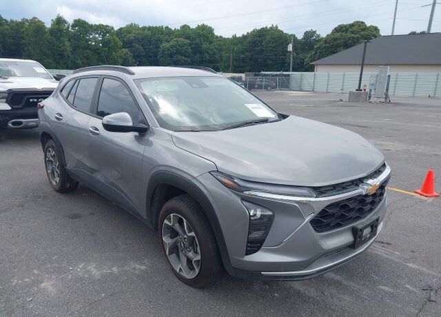 2025 CHEVROLET Trax