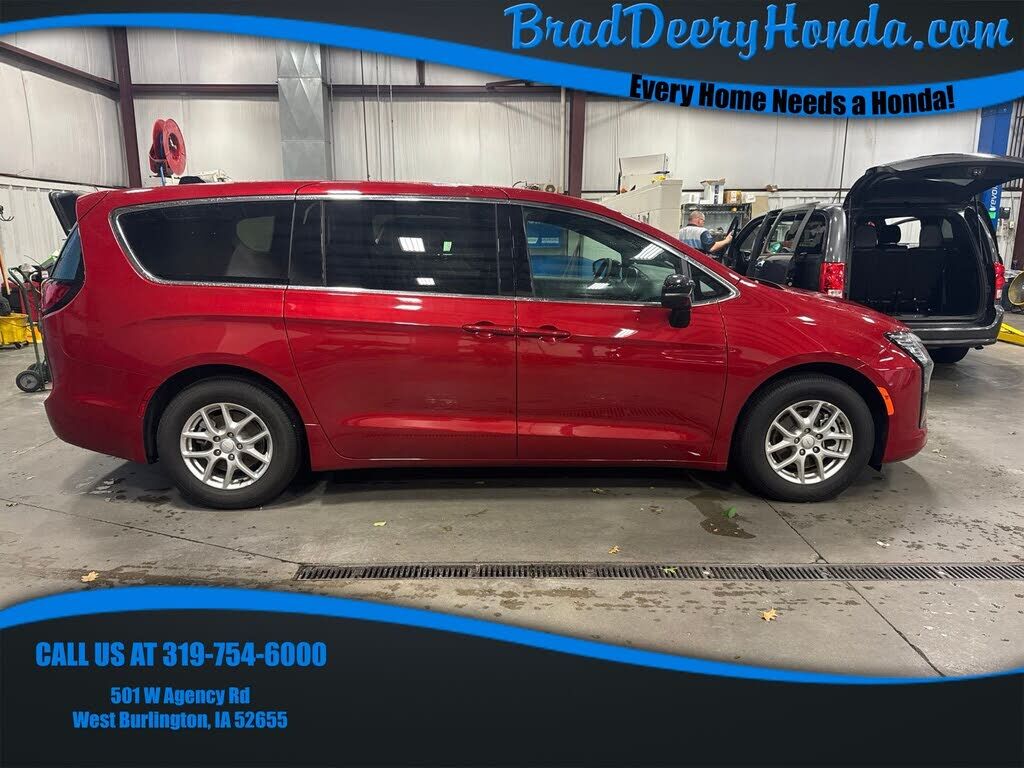 2027 CHRYSLER Pacifica