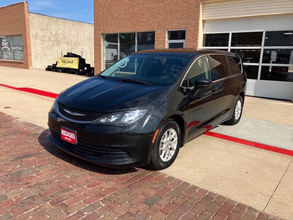 2020 CHRYSLER Voyager