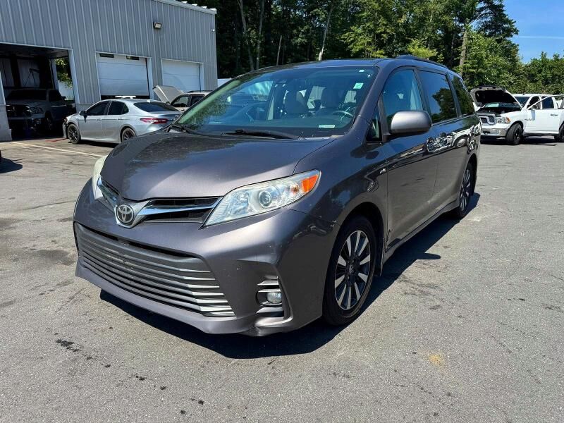 2019 TOYOTA Sienna