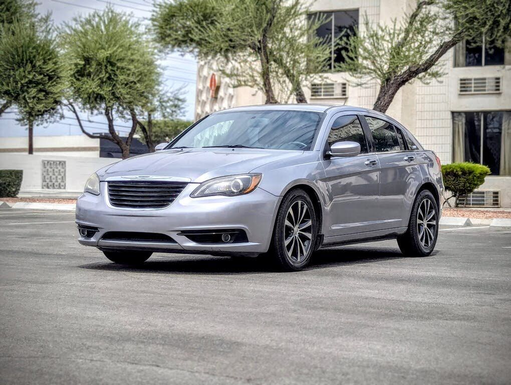 2013 CHRYSLER 200