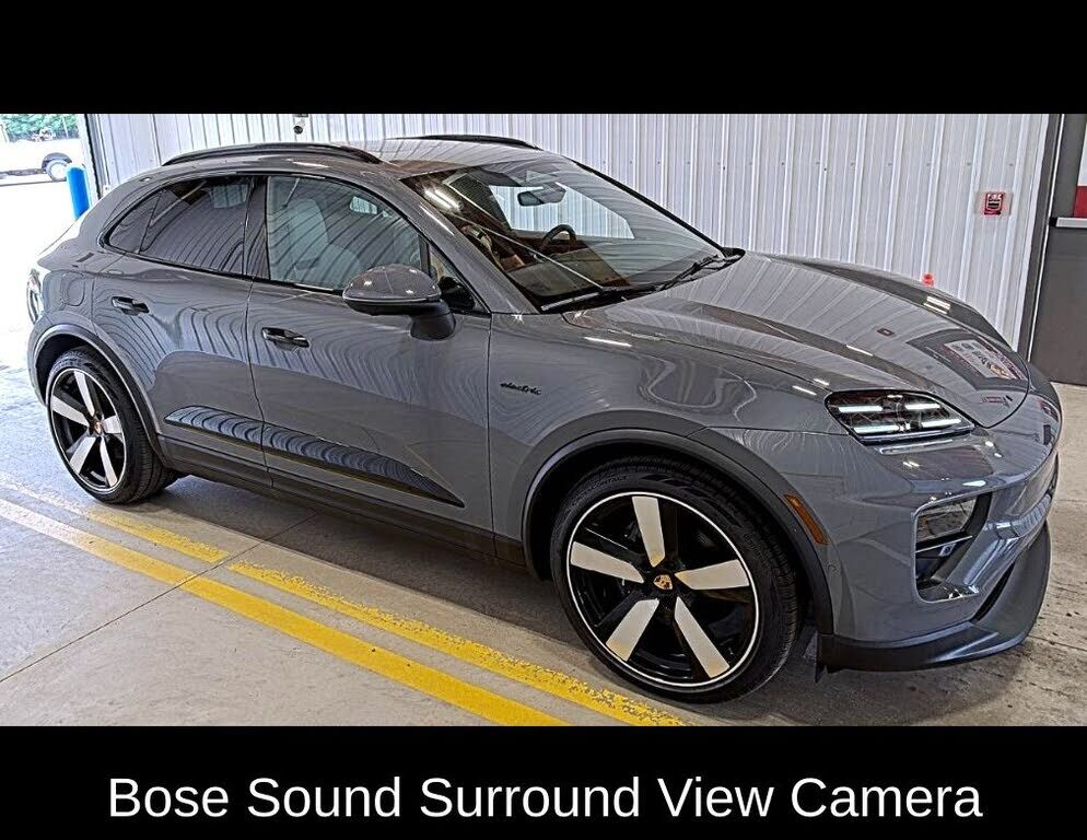 2025 PORSCHE Macan