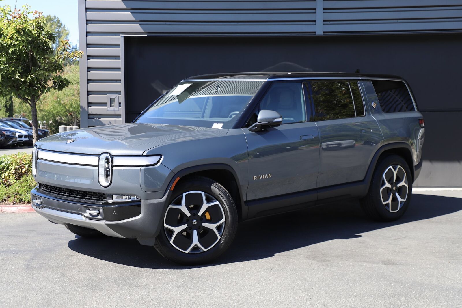 2024 RIVIAN R1S