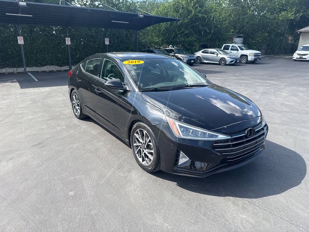 2019 HYUNDAI Elantra