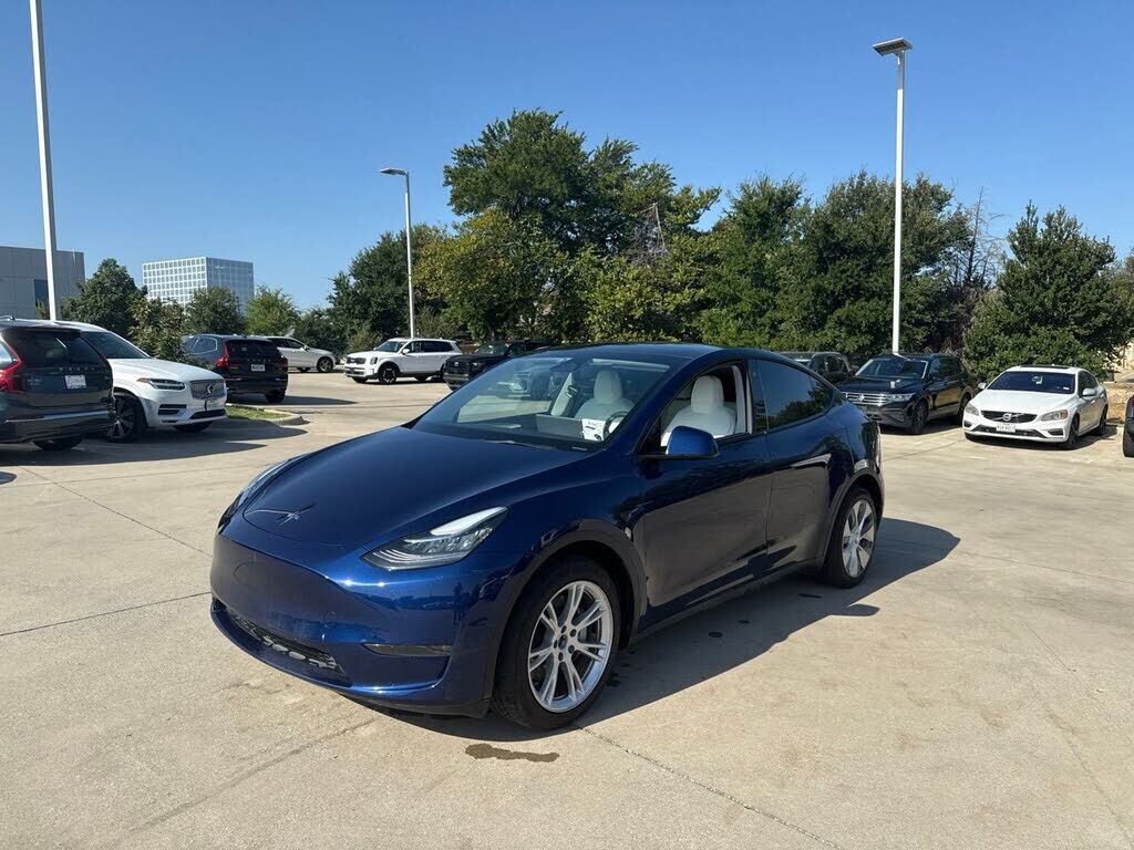 2023 TESLA Model Y