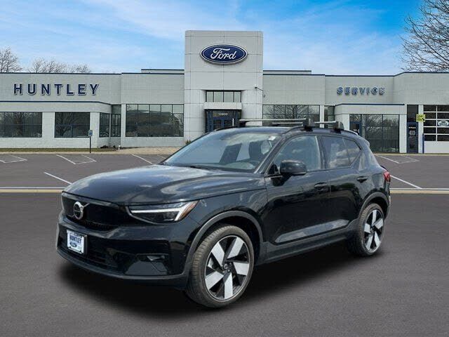 2023 VOLVO XC40