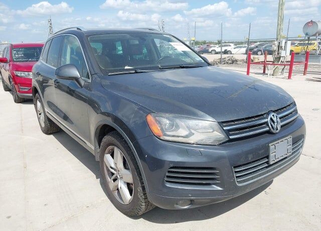 2012 VOLKSWAGEN Touareg