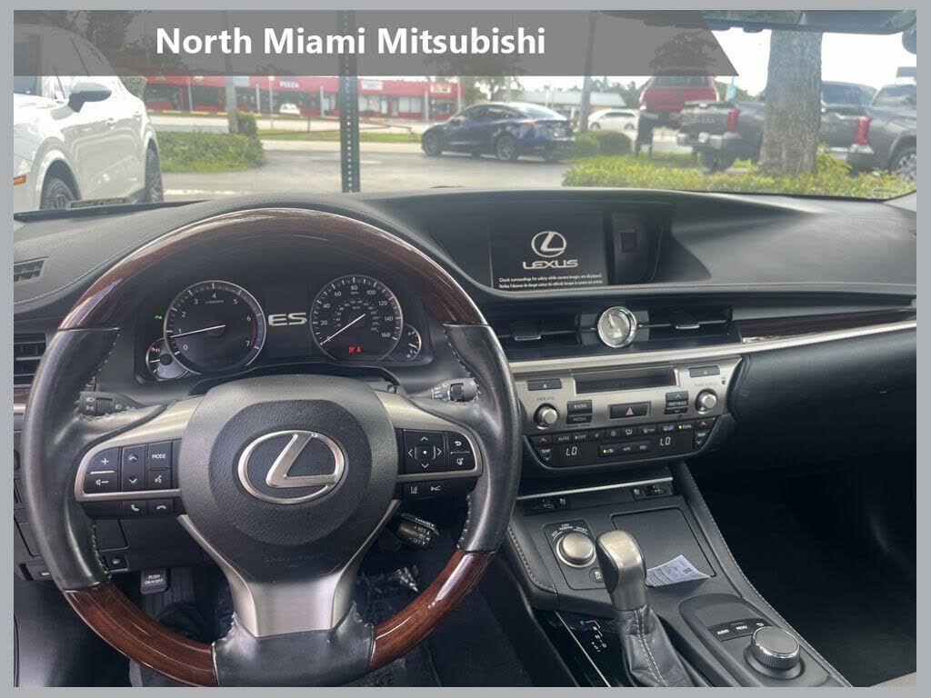 2017 LEXUS ES