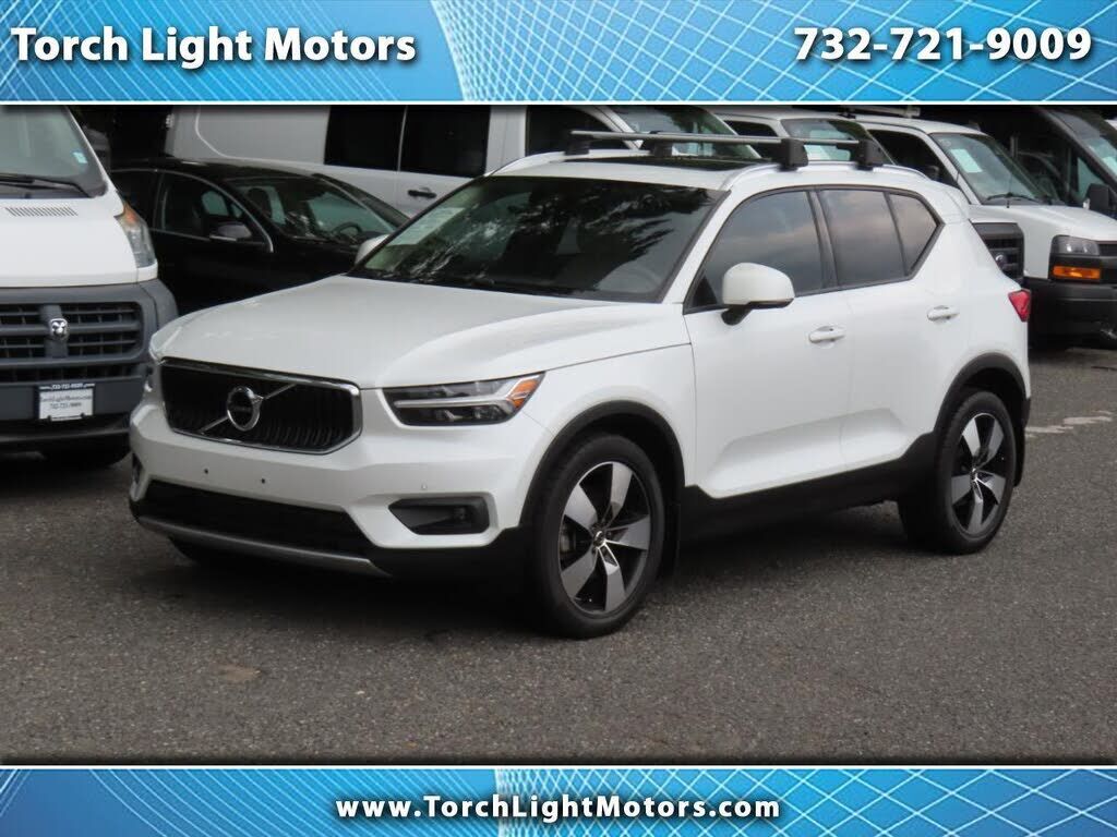 2021 VOLVO XC40