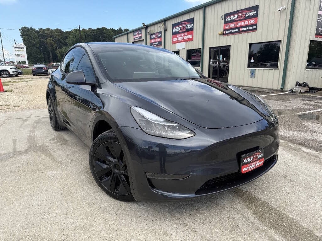 2024 TESLA Model Y