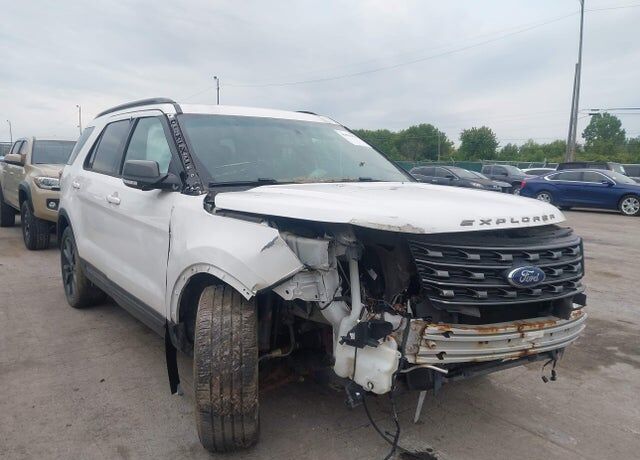 2017 FORD Explorer