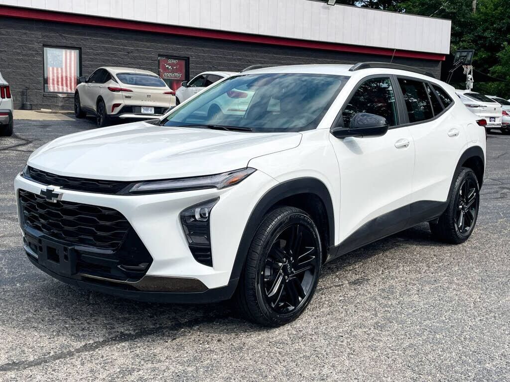 2025 CHEVROLET Trax