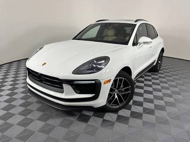 2025 PORSCHE Macan