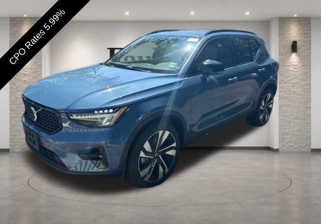 2023 VOLVO XC40
