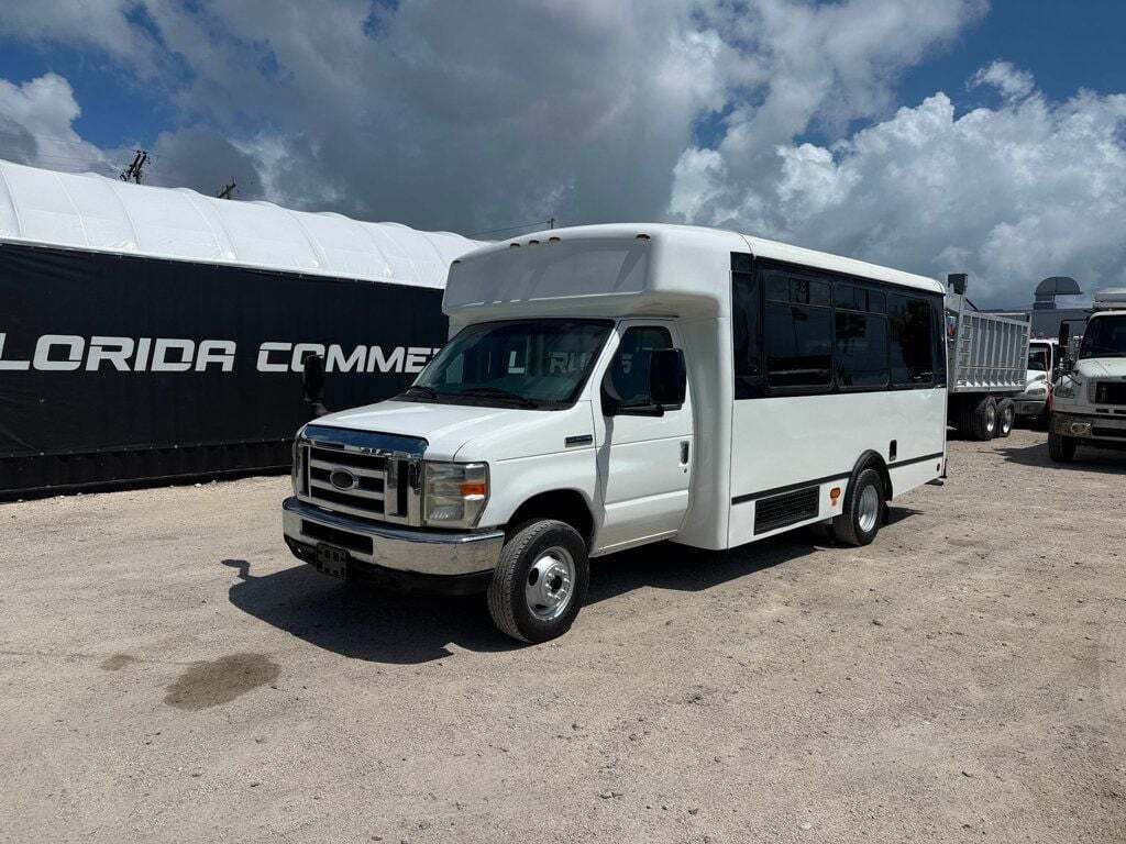 2013 FORD E-450