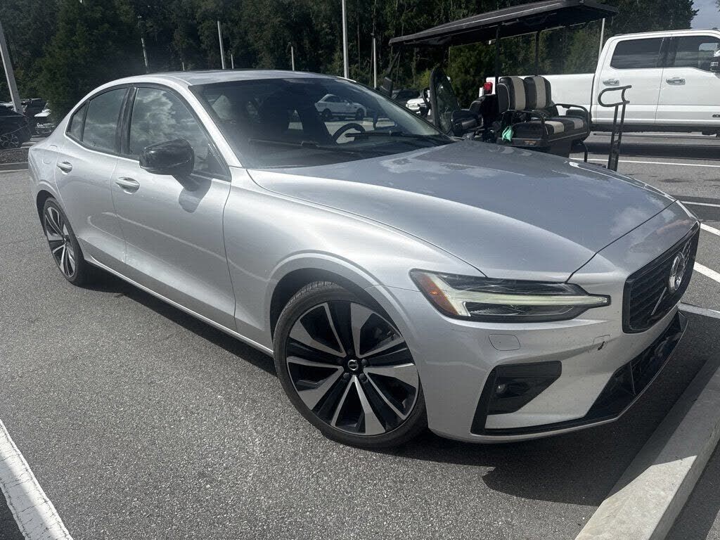 2022 VOLVO S60