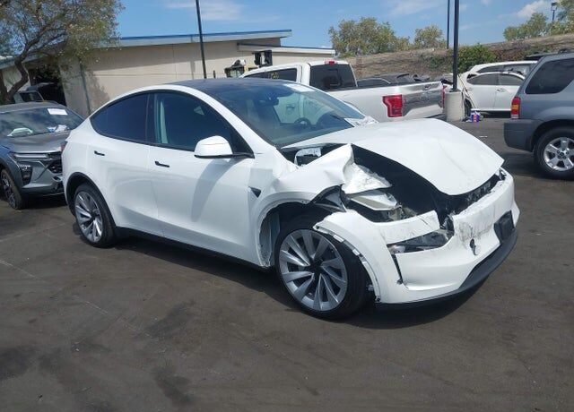 2026 TESLA Model Y