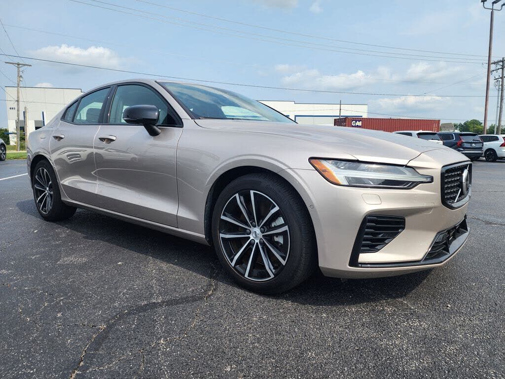 2025 VOLVO S60