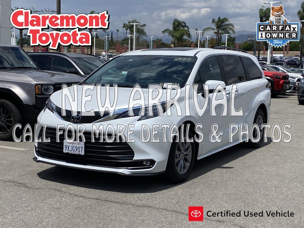 2026 TOYOTA Sienna