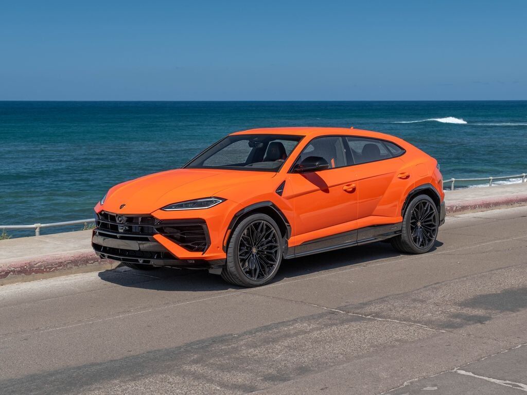 2026 LAMBORGHINI URUS