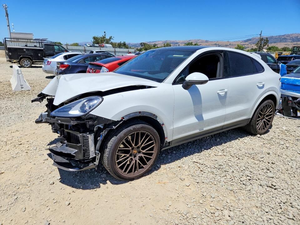 2022 PORSCHE Cayenne