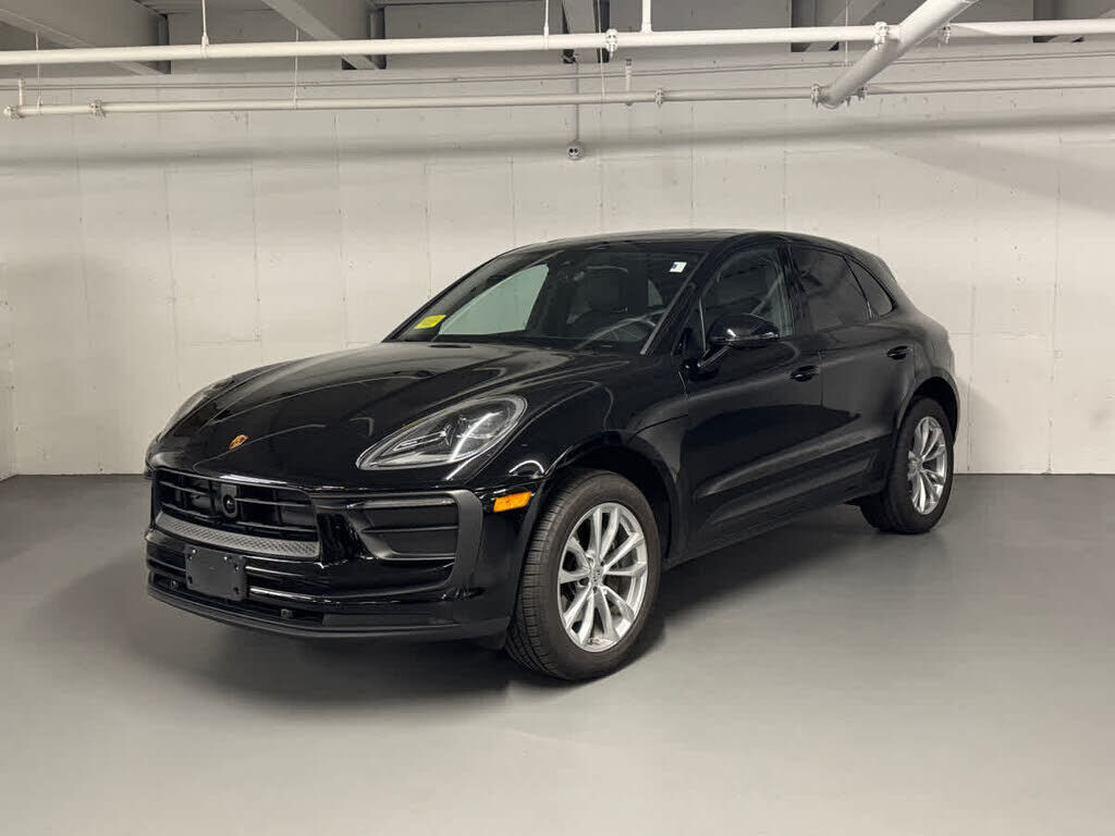 2025 PORSCHE Macan