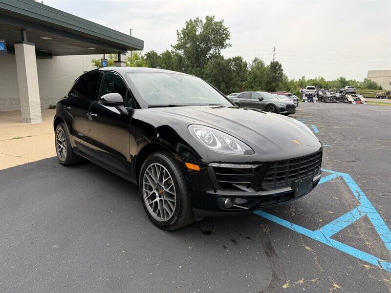 2018 PORSCHE Macan