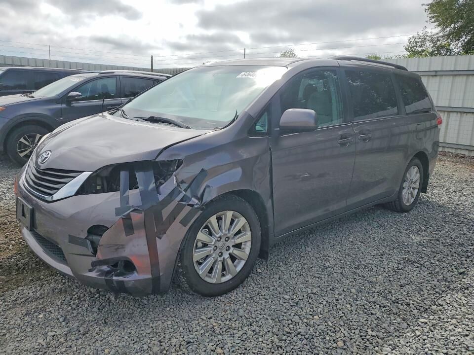 2013 TOYOTA Sienna
