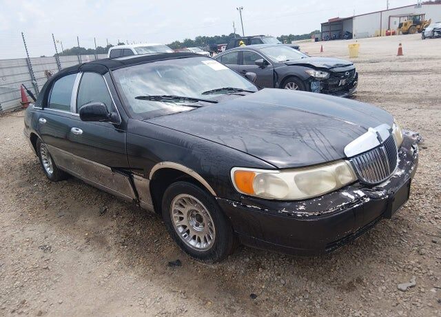 2001 LINCOLN Town Car