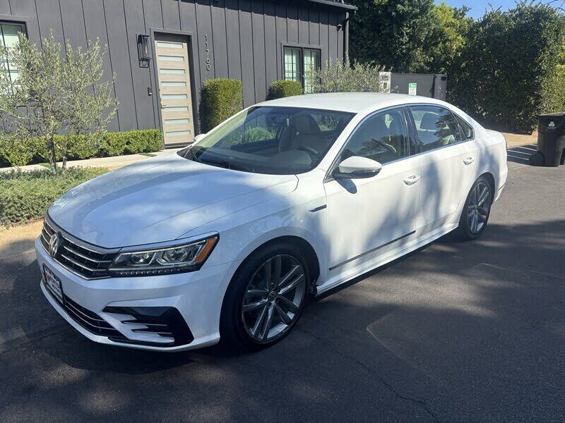 2017 VOLKSWAGEN Passat
