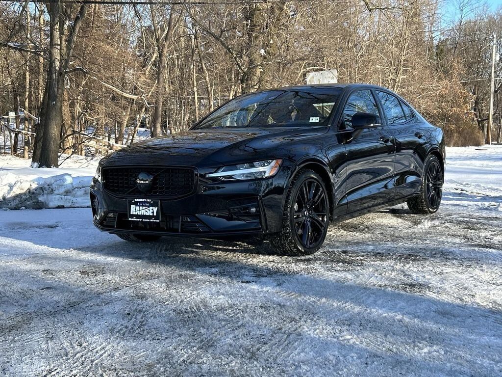 2024 VOLVO S60