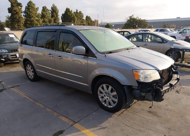 2013 CHRYSLER Town and Country