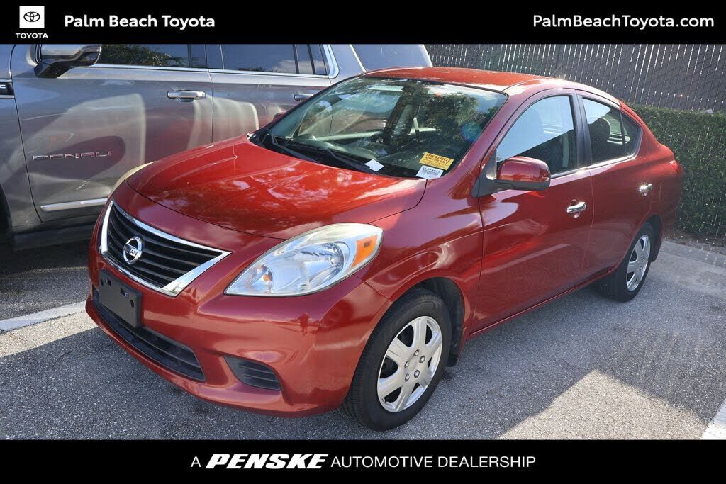 2012 NISSAN Versa